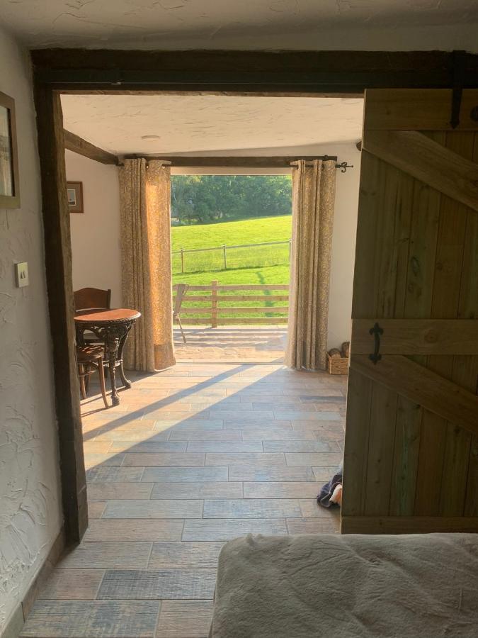 Molehill Lodge Суонси Экстерьер фото